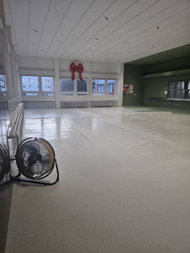 Príprava povrchu podlahy pred aplikáciou laku Dr. Schutz
