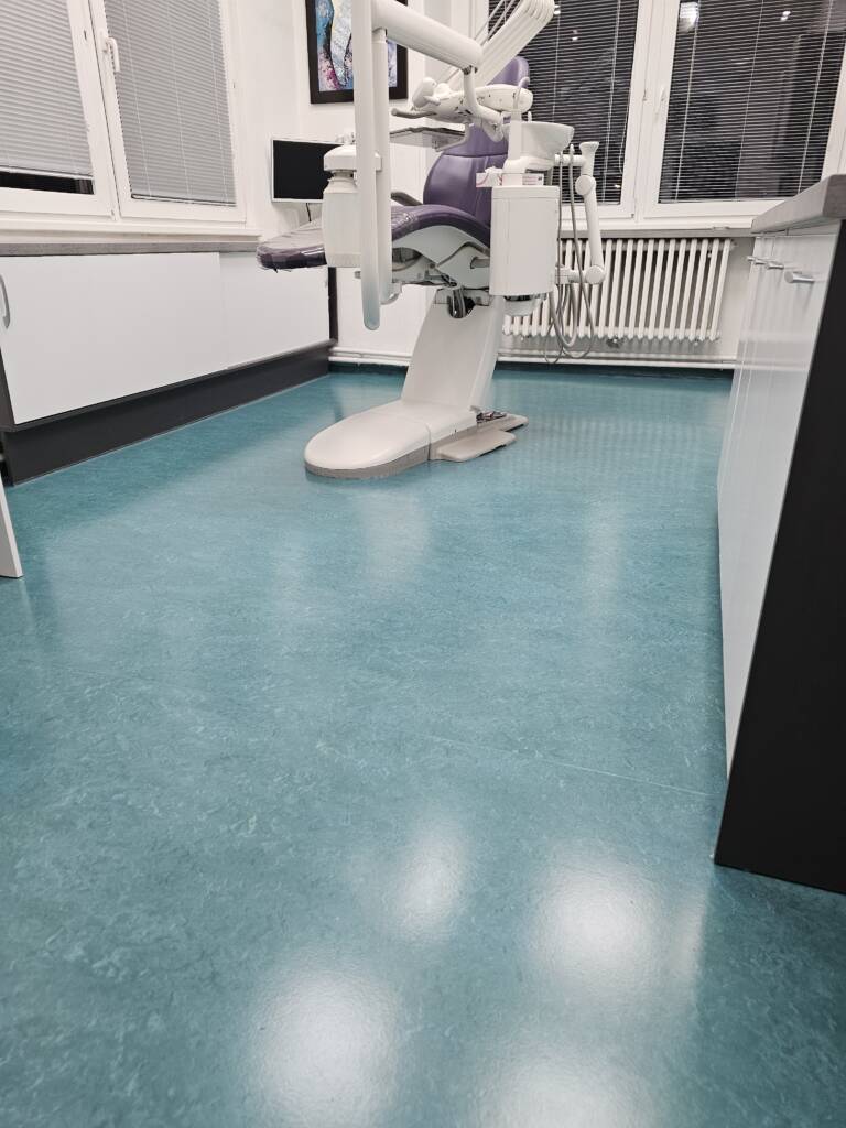 renovácia podlahy v ambulancii po