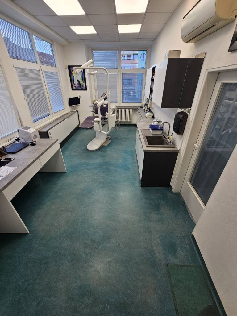 renovácia podlahy v ambulancii pôvodná podlaha