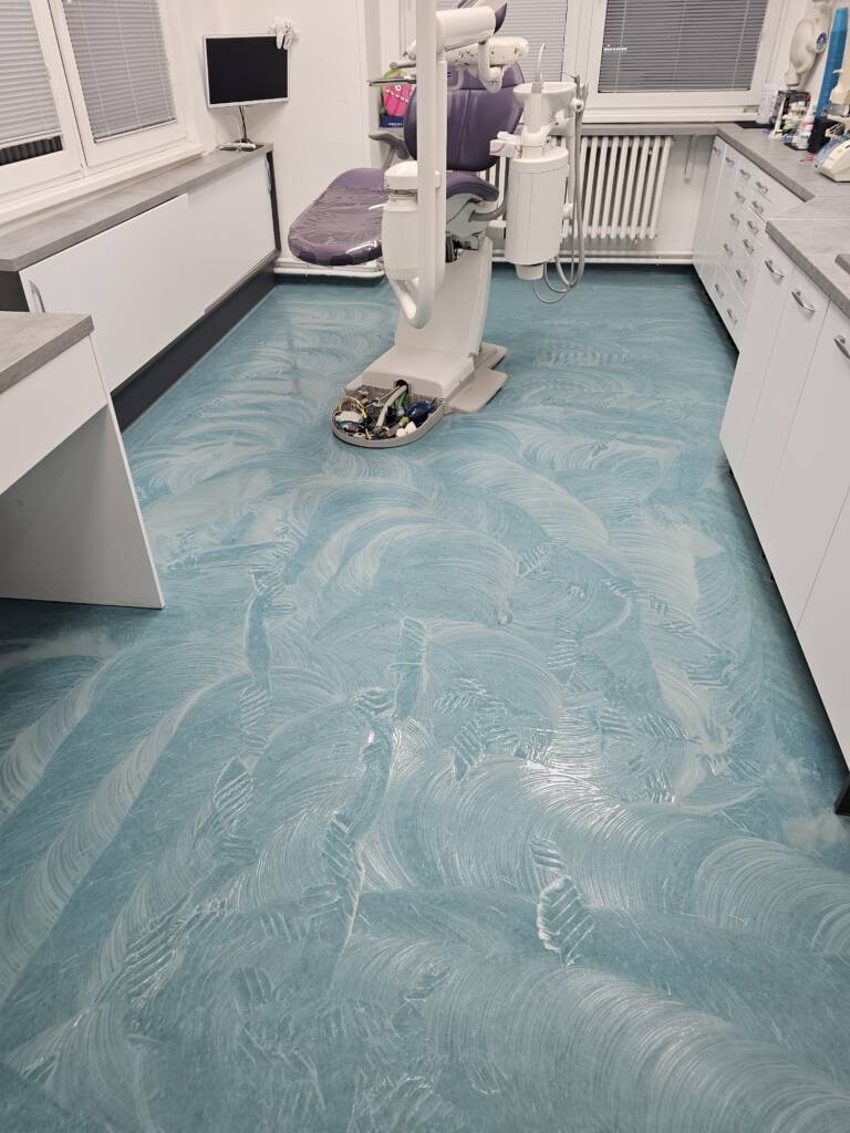 renovácia podlahy v ambulancii čistenie