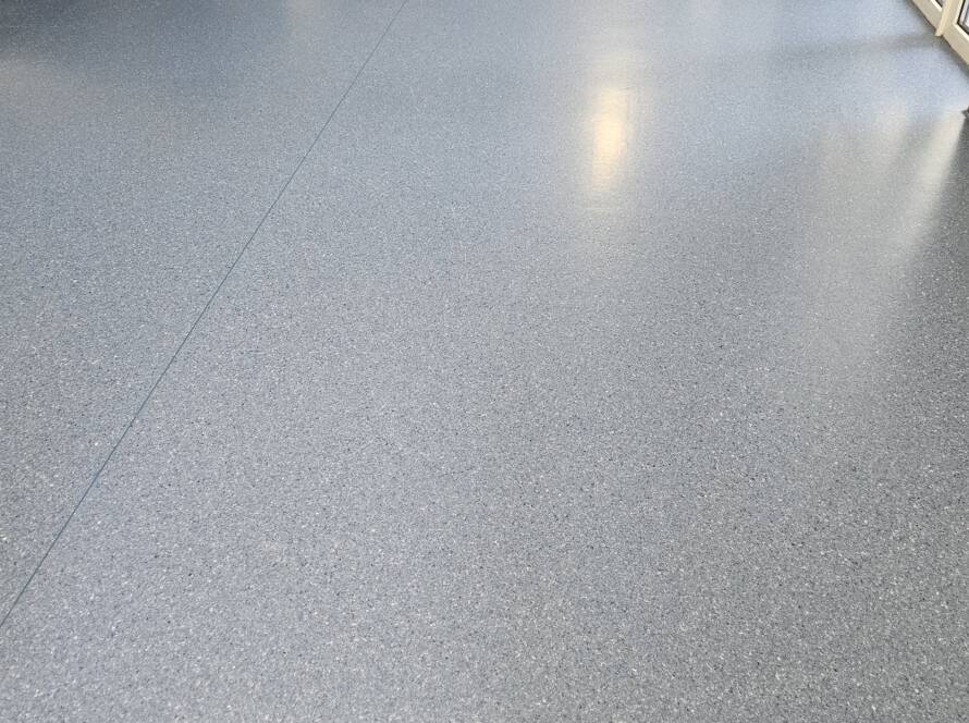 Dekofloor – renovácia podlahy systémom Dr. Schutz PU Siegel, stav po realizácii – základná škola, Bratislava